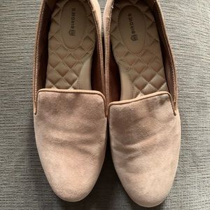 Birdies size 9 starling latte colored suede slip on flats.